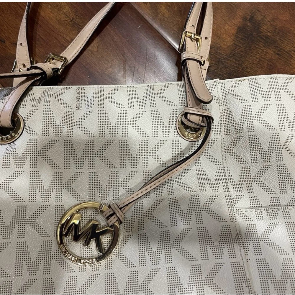 Perfect Condition Michael Kors handbag - Picture 7 of 12